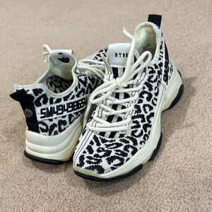 Steve Madden Black and White Leopard Print Sneakers size 8.5m